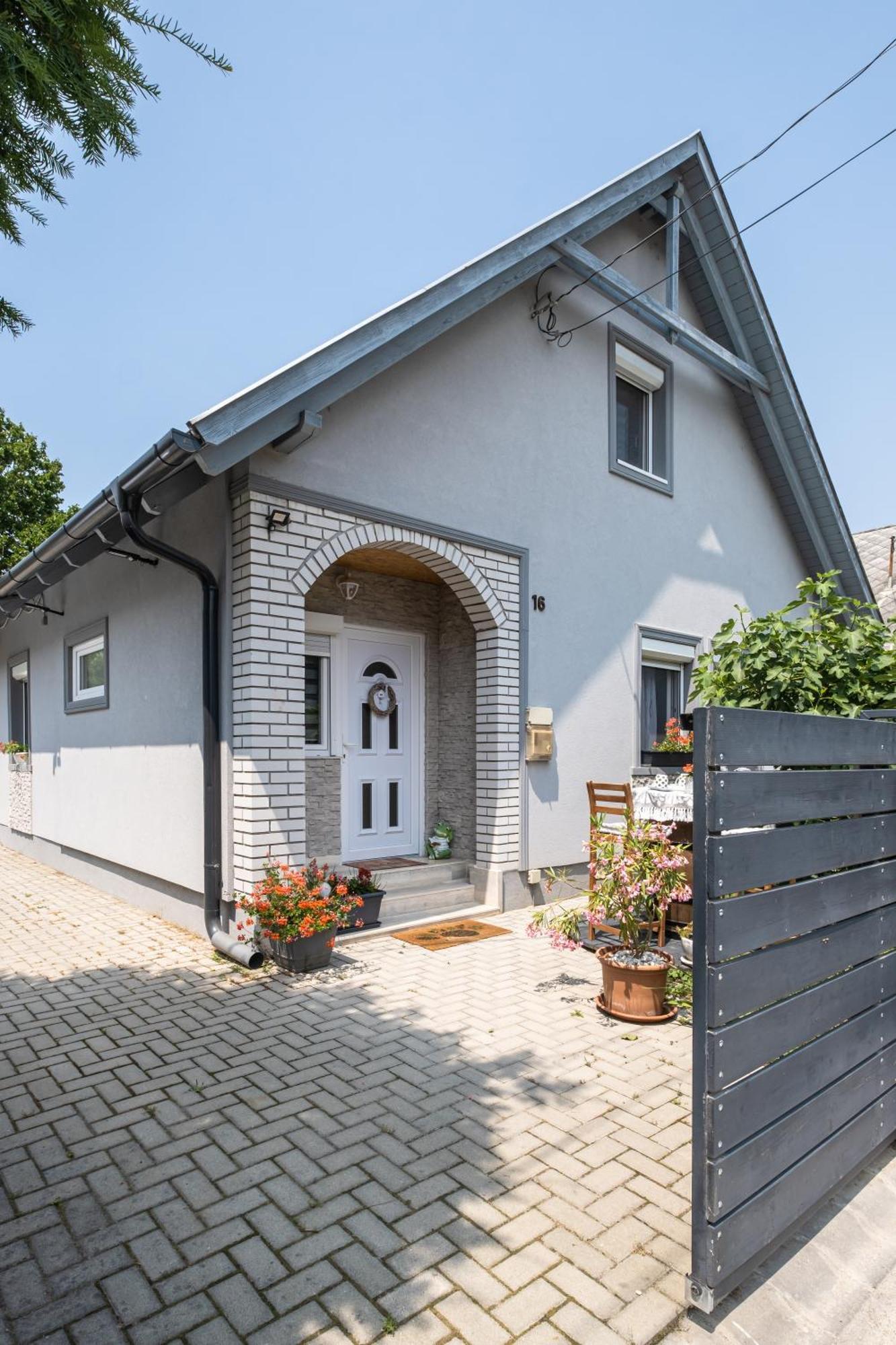 Szürke Vendégház Balatonkenesén Esterno foto